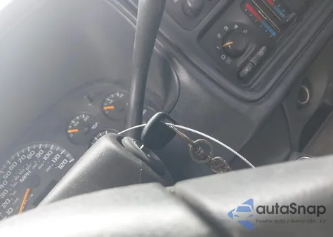 2005 Chevrolet Silverado 1500 Work Truck z USA, uszkodzony, nr VIN 1GCEC14Z55Z248288